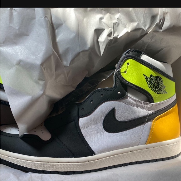 Air Jordan 1 Volt Gold - Picture 1 of 3